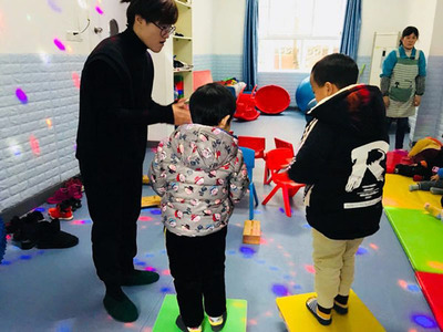 刻板行為也能智慧轉化成自閉癥兒童的&ldquo;特長&rdquo; 圖書管理員、倉庫理貨員、面點師、花藝師等都是就業方向